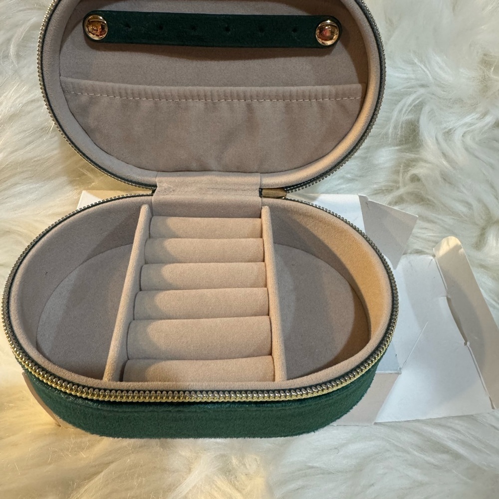 Travel Jewelry Case with Gold Zipper - Picture 4 of 5